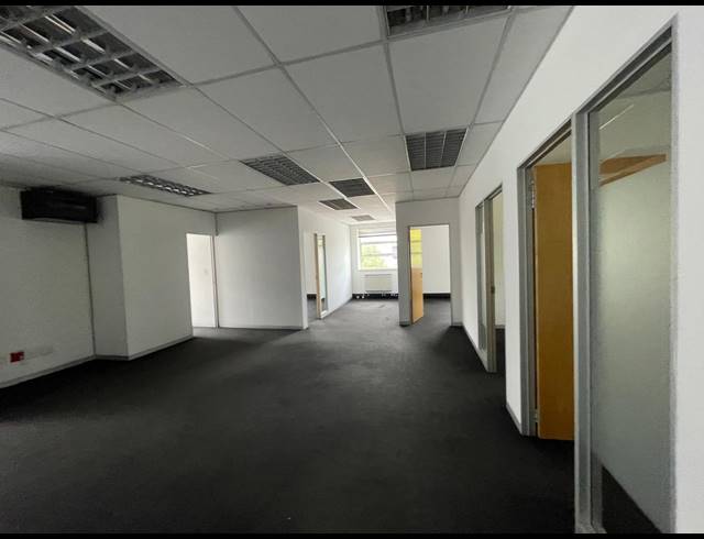 210M² OFFICE TO LET IN BRYANSTON